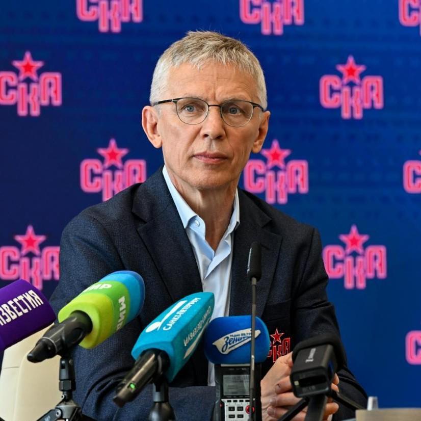 <p>Игорь Ларионов</p>