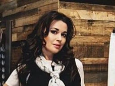 Сын Анастасии Заворотнюк пришел на вручение диплома МГИМО с сестрой, бабушкой и моложавым папой