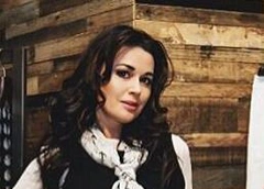 Сын Анастасии Заворотнюк пришел на вручение диплома МГИМО с сестрой, бабушкой и моложавым папой