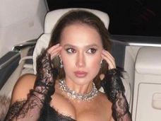 «Девочка испортилась»: Алина Загитова облачилась в кружева и шубу, но ее не поняли