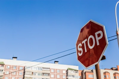 Участок улицы Лобова в Новосибирске закрыли для проезда