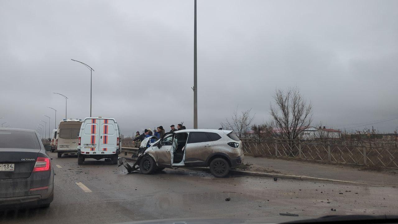 «Просто чудо, что взрыва не было»: страшная авария в Волгограде попала на видео 