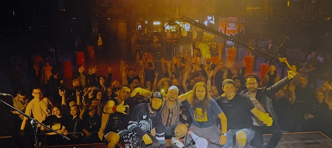 У главного музыканта шоу «Уральские пельмени» есть своя группа | Источник: Кипиш Нот / Vk.com