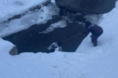 Big catch: Office chair retrieved from Almetievsk park river