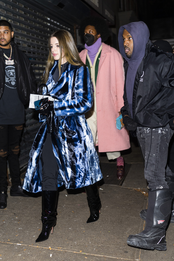 Фото №3 - Джулия Фокс носит мраморное пальто на очередном свидании с Канье Уэстом. Этот роман набирает обороты. Что думает Ким?