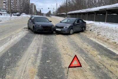 Столкновение иномарок в Липецке привело к травме водителя