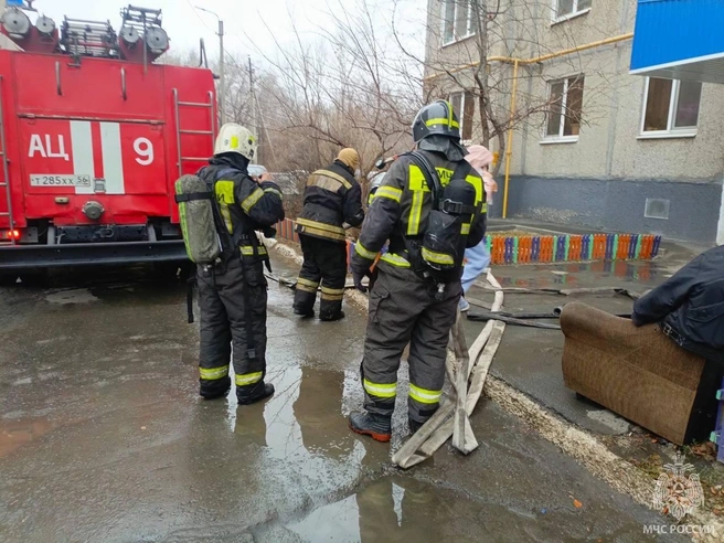 В Орске на пожаре спасли троих человек | Источник: ГУ МЧС России по Оренбургской области