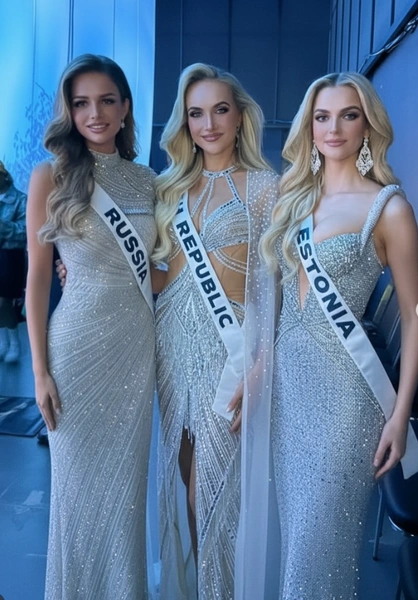 Анастасия Венза с другими участницами конкурса