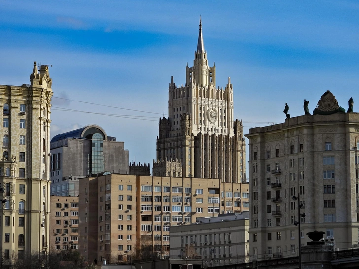 Никогда не было и вот опять: циклон «Корнелиус» несёт в Москву ливни, ветер и рекордный холод | Источник: Getty Images/Алексей Коновалов