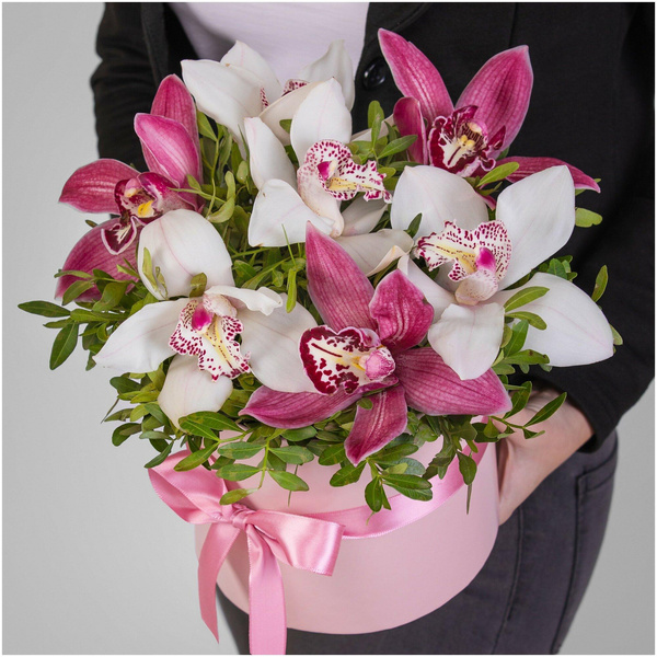 Букет из живых цветов «7 Орхидей Микс в коробке», «Мегацвет24»