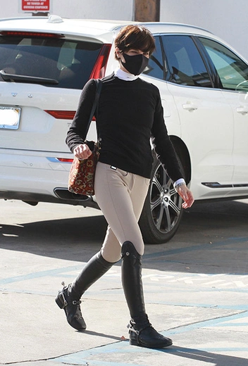 Сельма Блэр в Лос-Анджелесе | marieclaire.ru