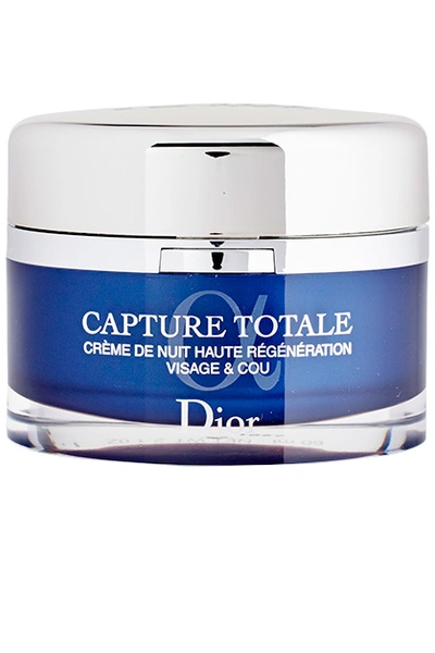 В шкатулке Capture Totale, Dior, заключен крем для интенсивного ночного восстановления, работающий на уровне стволовых клеток | Источник: Николай Гулаков, Глеб Кордовский