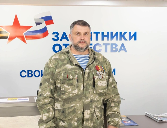 Олег Афанасьев после службы на передовой активно помогает другим ветеранам | Источник: пресс-служба фонда «Защитники Отечества»