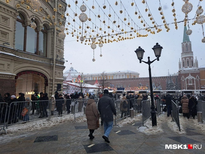 Потоки разделяют ограждениями | Источник: Арина Майорова / MSK1.RU 