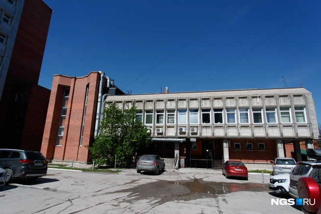 На протяжении последних лет в здании работали бары, пиццерия и ряд других бизнес-проектов. Уже совсем скоро здесь никого из них не останется | Источник: Андрей Бортко / NGS.RU