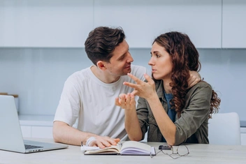 Почему партнер вас использует: основные причины дисбаланса власти в отношениях