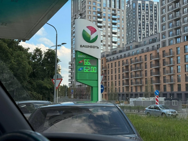 Стоимость бензина на АЗС «Башнефть» | Источник: читатель E1.RU