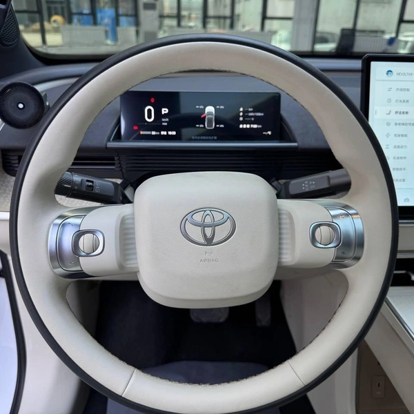 Салон электрокара Toyota | Источник: CarexKorea