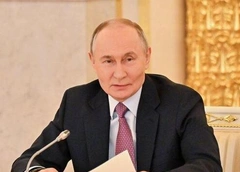 Владимир Путин рассказал, как справляется с ролью дедушки: «Внуки спрашивают, когда у меня будет „окошечко“»