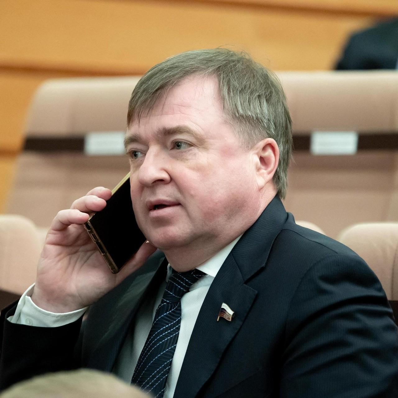 <p>Максим Иванов</p>