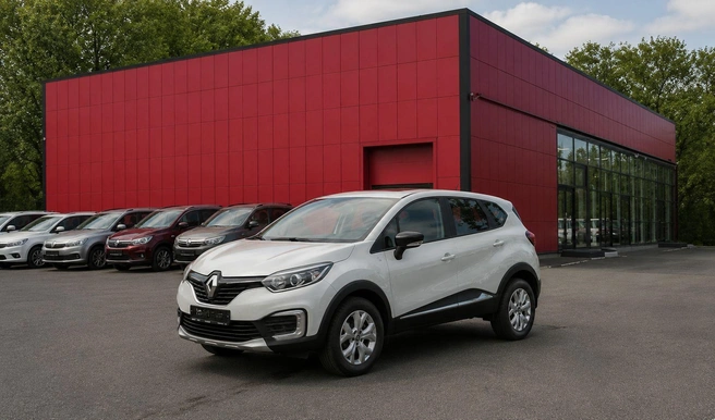 Renault Kaptur был куплен в этом автосалоне на Копейском шоссе, 1к, сейчас здание пустует | Источник: материалы дела, chatgpt