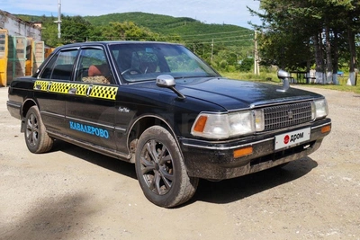 Toyota Crown 1985 с тюнингом такси продают в Приморье