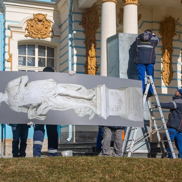 Мудрость уже попрала порок. В парках Царского Села со скульптуры снимают зимние короба | Источник: ГМЗ «Царское Село»