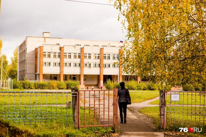 Подросток избил девочку в иркутской школе. Это попало на видео | Источник: Александра Мамонтова / 76.RU