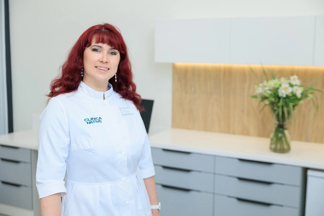 Мария Анатольевна Лебедева, медицинский директор Clinica Native, уверена, что заботиться о своей улыбке можно без боли и страха | Источник: Денис Полуэктов