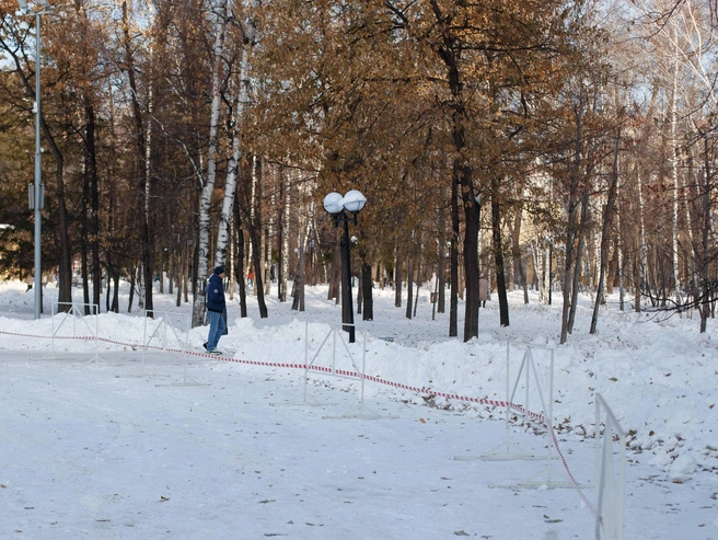 Традиционный каток в Центральном парке скоро откроется для посетителей | Источник: Андрей Бортко/NGS.RU