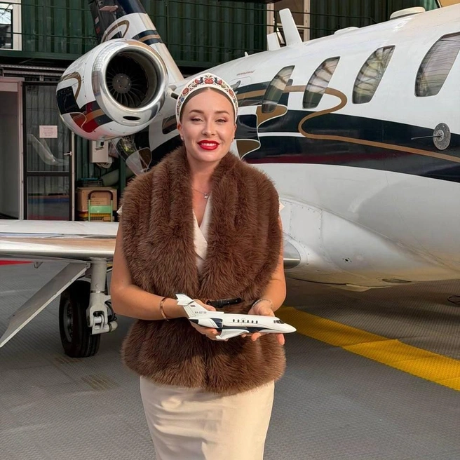 Свободное время она проводит с семьей и дочкой | Источник: Topstewardess.ru