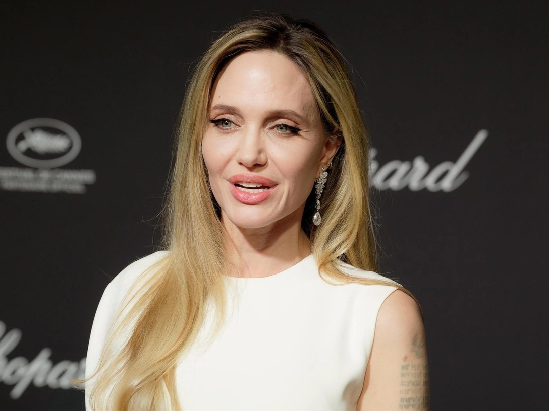 Анджелина Джоли