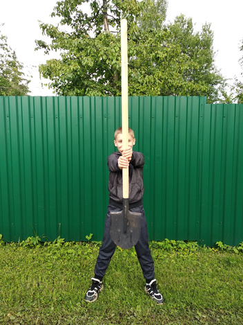 Спорт на грядке: 5 крутых упражнений с лопатой