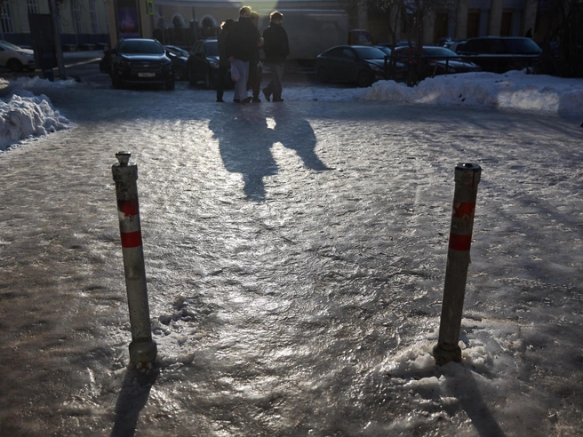 Следует внимательно смотреть под ноги и не торопиться. | Источник: Александр Ощепков / NGS.RU