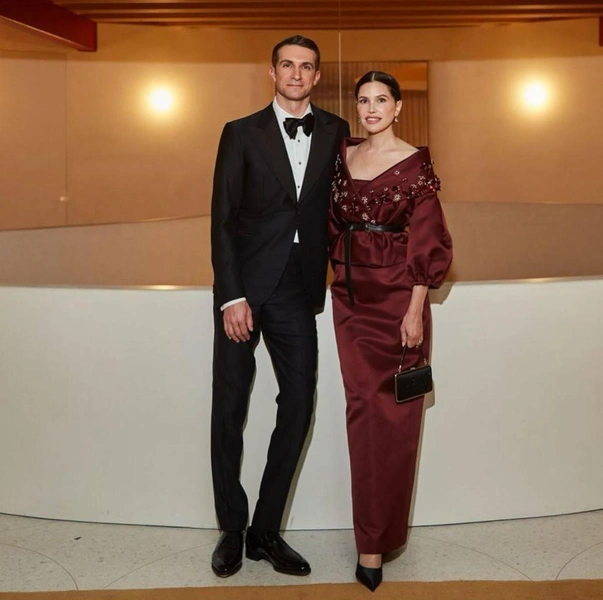 Даша Жукова с мужем Ставросом Ниархосом | Источник: Соцсети