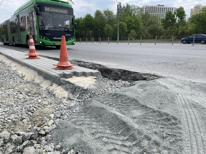 На повороте водителям стоит быть аккуратнее | Источник: Михаил Шилкин