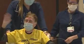 Нэнси во время выписки из больницы | Источник: cкриншот видео Spectrum News