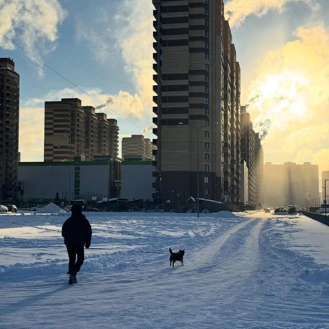 И гуляли влюбленные на Мысу | Источник: polina_fris/ Instagram (соцсеть запрещена в РФ)