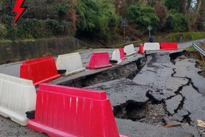 Дорога в Сочи обвалилась после сильных дождей