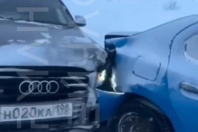 Авария на трассе в Териберку заблокировала движение