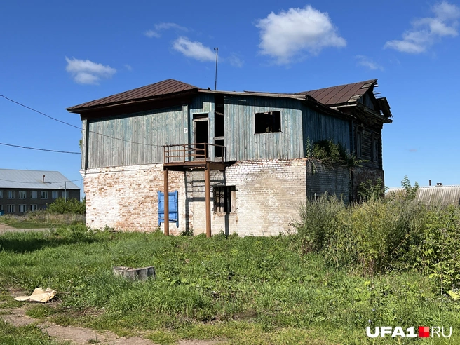Заброшенное здание в центре села | Источник: Андрей Бирюков / UFA1.RU