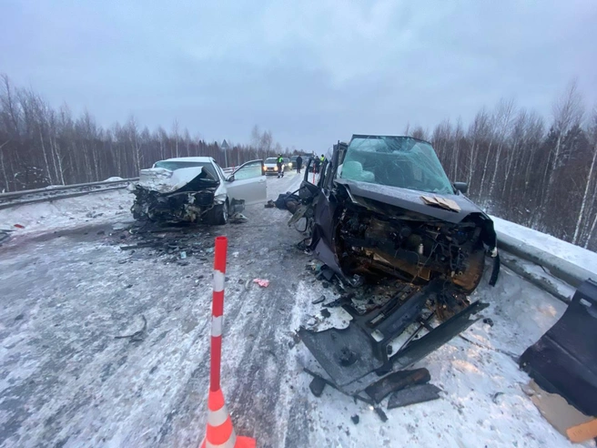 На тюменской трассе легковушка врезалась в иномарку — погиб пассажир | Источник: Госавтоинспекция Тюменской области