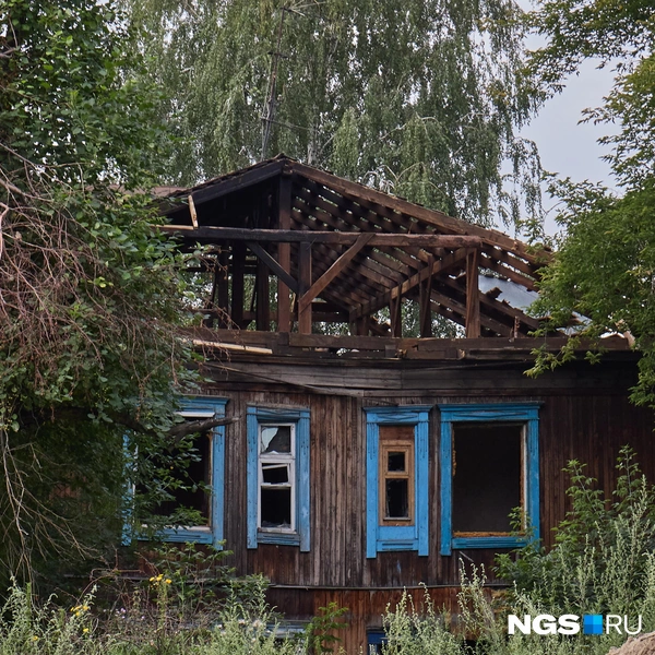 Крыша местами выгорела | Источник: Валерия Киселева / NGS.RU