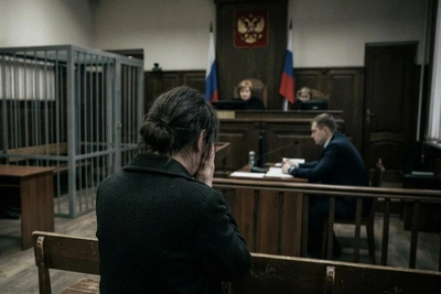 Директор 619-й гимназии расплакалась на прениях