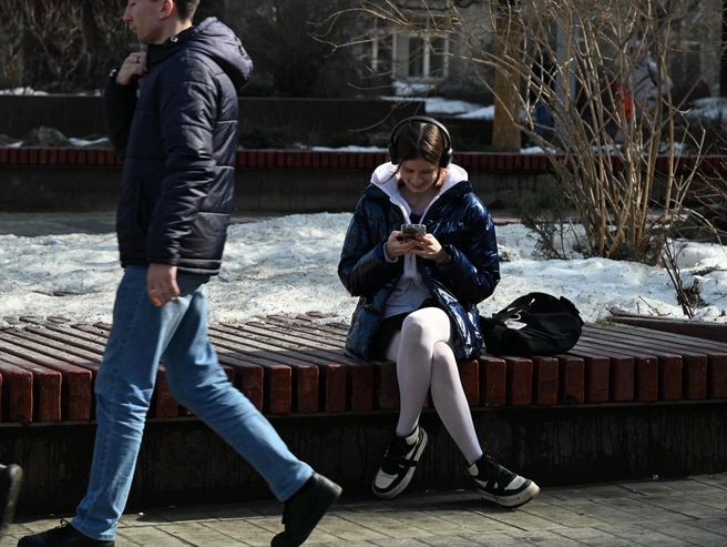 Погода прекрасно подходит для пеших прогулок и встреч. | Источник: Анастасия Сибирякова / E1.RU