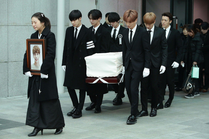 Темная сторона k-pop: личная драма и причины смерти Ким Джон Хёна из SHINee