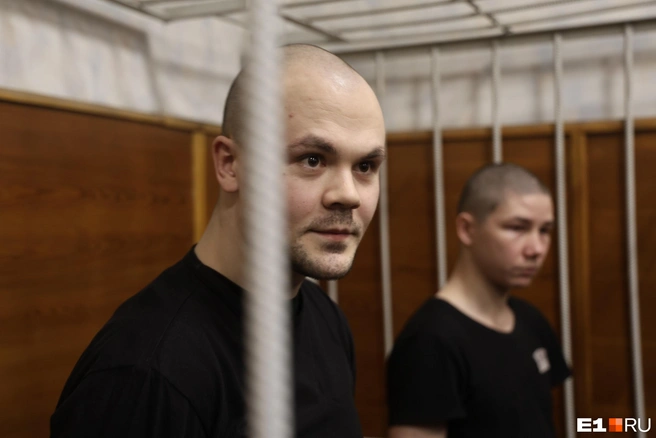 Преступники пытались скрыться от силовиков, бегая по садам | Источник: Владислав Лоншаков / E1.RU