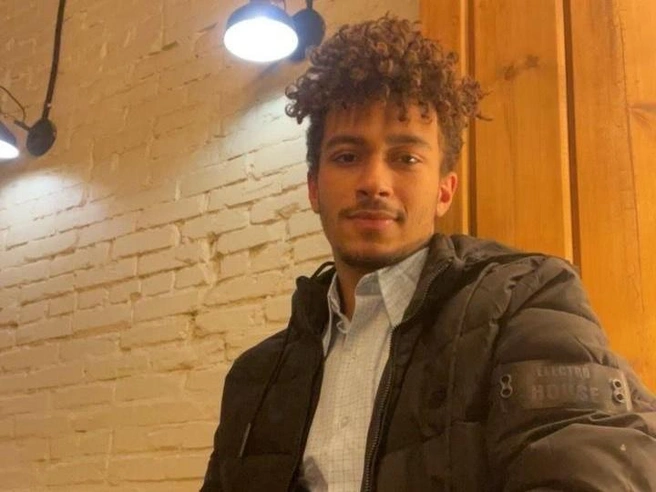 Обучение у парня проходит на английском, однако от изучения русского это его не избавило | Источник: Абуелхамд Абделмохсен