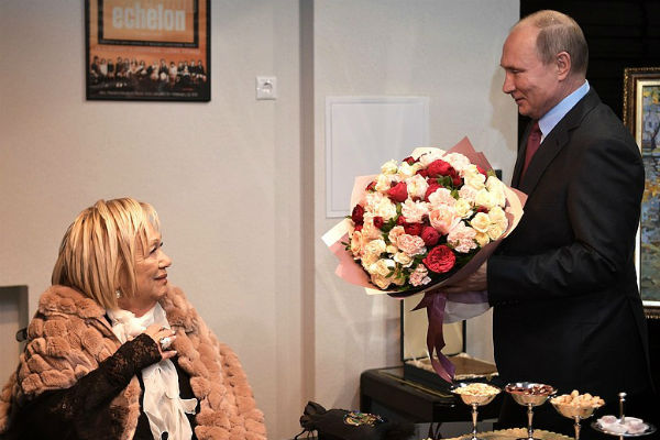 Президент решил лично поздравить Галину Волчек