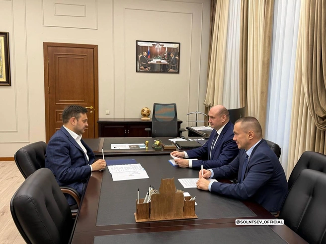 Евгений Солнцев и замминистра науки и высшего образования РФ Айрат Гатиятов | Источник: Евгений Солнцев / T.me